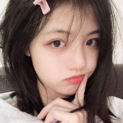 随盲柳入眠的女人