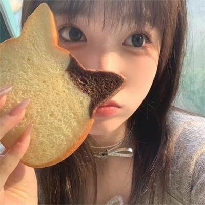 穿着旗袍的女孩